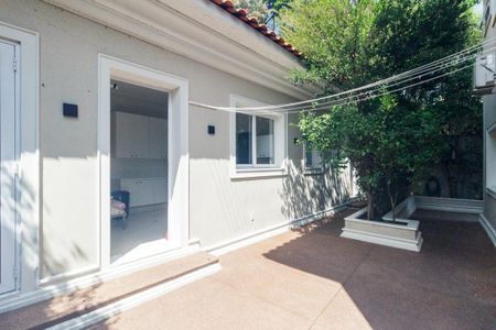 Casa à venda com 520m², 4 quartos e 4 vagas Casa à venda com 520m², 4 quartos e 4 vagasQuintal