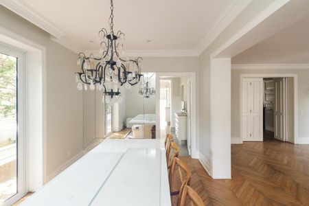 Casa à venda com 520m², 4 quartos e 4 vagas Casa à venda com 520m², 4 quartos e 4 vagasSala de Jantar