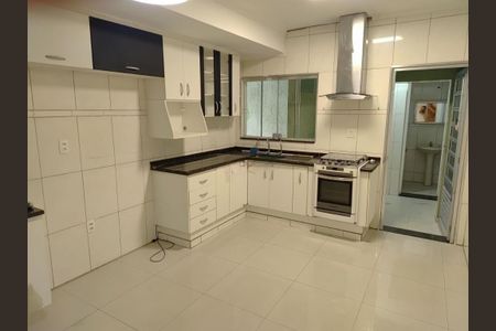 Casa à venda com 105m², 3 quartos e 1 vaga