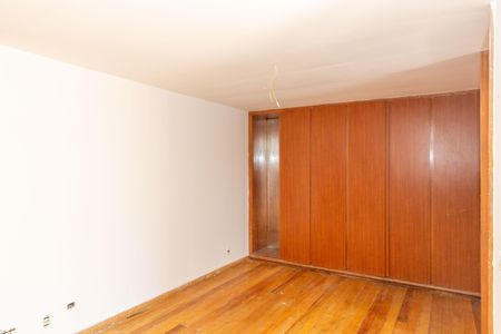 Casa à venda com 412m², 5 quartos e 3 vagasQuarto 1