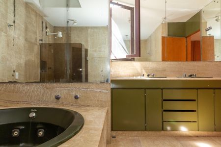 Casa à venda com 412m², 5 quartos e 3 vagasBanheiro 3