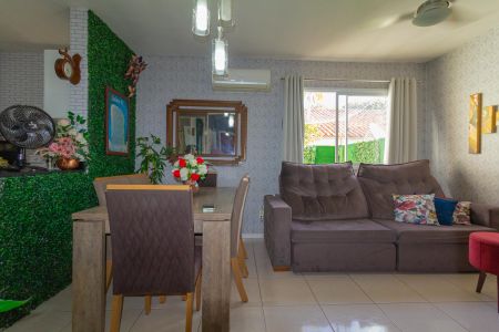 Casa de condomínio à venda com 112m², 2 quartos e 2 vagasSala