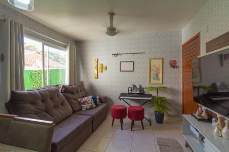 Casa de condomínio à venda com 112m², 2 quartos e 2 vagasSala