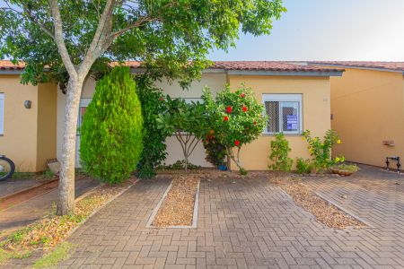 Casa de condomínio à venda com 112m², 2 quartos e 2 vagasFachada