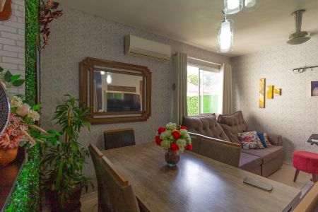 Casa de condomínio à venda com 112m², 2 quartos e 2 vagasSala