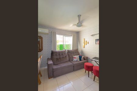 Casa de condomínio à venda com 112m², 2 quartos e 2 vagasSala