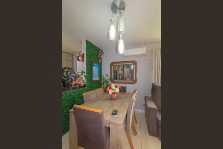 Casa de condomínio à venda com 112m², 2 quartos e 2 vagasSala