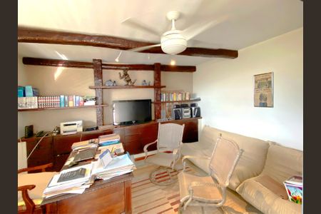 Apartamento à venda com 600m², 5 quartos e 4 vagas Apartamento à venda com 600m², 5 quartos e 4 vagasEscritório