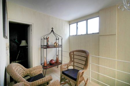 Apartamento à venda com 600m², 5 quartos e 4 vagasCorredor de Acesso aos Quartos de Serviço