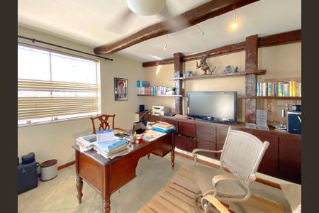 Apartamento à venda com 600m², 5 quartos e 4 vagas Apartamento à venda com 600m², 5 quartos e 4 vagasEscritório