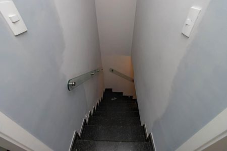 Casa de condomínio à venda com 120m², 3 quartos e 2 vagas Casa de condomínio à venda com 120m², 3 quartos e 2 vagasEscada