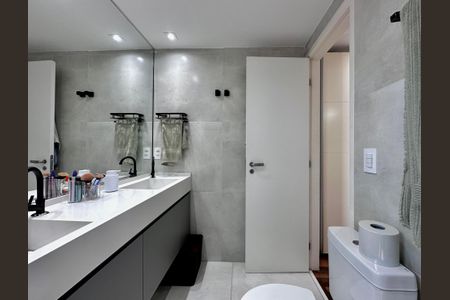 Apartamento à venda com 140m², 3 quartos e 3 vagas Apartamento à venda com 140m², 3 quartos e 3 vagasBanheiro Suíte 2