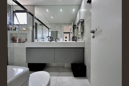 Apartamento à venda com 140m², 3 quartos e 3 vagas Apartamento à venda com 140m², 3 quartos e 3 vagasBanheiro Suíte 2