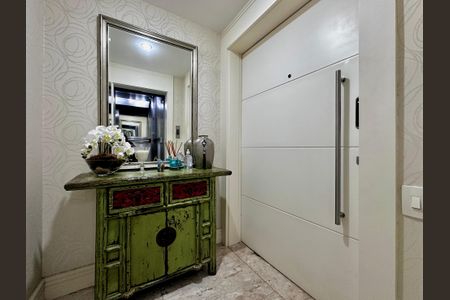 Apartamento à venda com 140m², 3 quartos e 3 vagas Apartamento à venda com 140m², 3 quartos e 3 vagasHall Social Apartamento