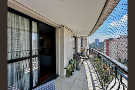 Apartamento à venda com 140m², 3 quartos e 3 vagas Apartamento à venda com 140m², 3 quartos e 3 vagasSacada