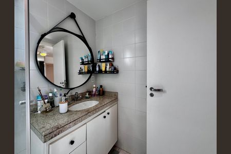 Apartamento à venda com 140m², 3 quartos e 3 vagas Apartamento à venda com 140m², 3 quartos e 3 vagasBanheiro Suíte 1