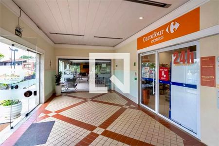 Apartamento à venda com 140m², 3 quartos e 3 vagas Apartamento à venda com 140m², 3 quartos e 3 vagasÁrea comum - Mercadinho