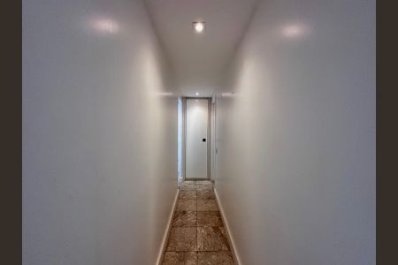Apartamento à venda com 140m², 3 quartos e 3 vagas Apartamento à venda com 140m², 3 quartos e 3 vagasCorredor Suítes
