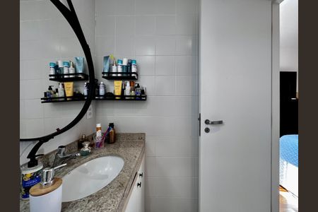 Apartamento à venda com 140m², 3 quartos e 3 vagas Apartamento à venda com 140m², 3 quartos e 3 vagasBanheiro Suíte 1