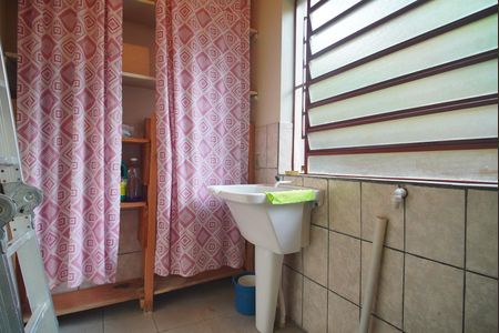 Casa à venda com 100m², 3 quartos e 1 vagaÁrea de Serviço