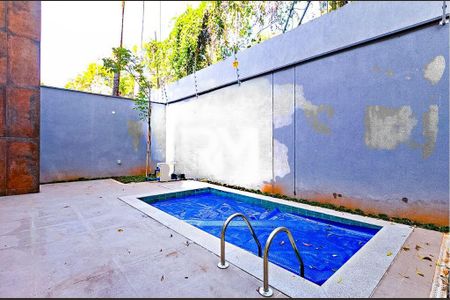 Casa à venda com 370m², 3 quartos e 2 vagas