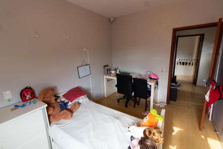 Casa de condomínio à venda com 230m², 3 quartos e 4 vagas Casa de condomínio à venda com 230m², 3 quartos e 4 vagasQuarto 2