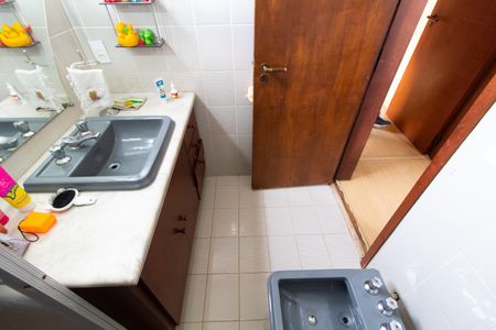 Casa de condomínio à venda com 230m², 3 quartos e 4 vagas Casa de condomínio à venda com 230m², 3 quartos e 4 vagasBanheiro