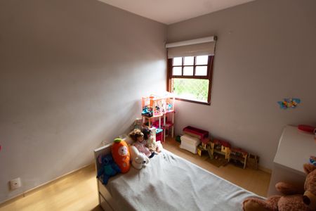 Casa de condomínio à venda com 230m², 3 quartos e 4 vagas Casa de condomínio à venda com 230m², 3 quartos e 4 vagasQuarto 2