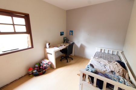 Casa de condomínio à venda com 230m², 3 quartos e 4 vagas Casa de condomínio à venda com 230m², 3 quartos e 4 vagasQuarto