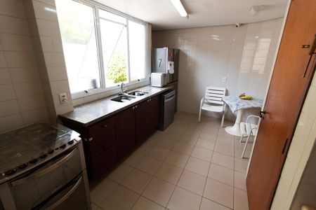 Casa de condomínio à venda com 230m², 3 quartos e 4 vagas Casa de condomínio à venda com 230m², 3 quartos e 4 vagasCozinha