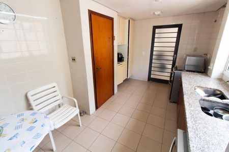 Casa de condomínio à venda com 230m², 3 quartos e 4 vagas Casa de condomínio à venda com 230m², 3 quartos e 4 vagasCozinha