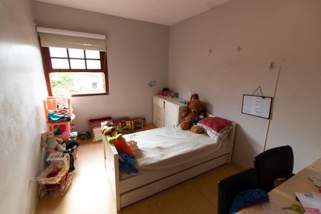 Casa de condomínio à venda com 230m², 3 quartos e 4 vagas Casa de condomínio à venda com 230m², 3 quartos e 4 vagasQuarto 2