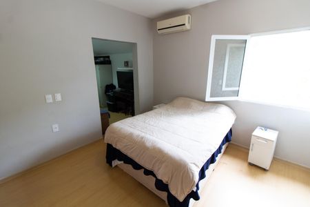 Casa de condomínio à venda com 230m², 3 quartos e 4 vagas Casa de condomínio à venda com 230m², 3 quartos e 4 vagasSuíte