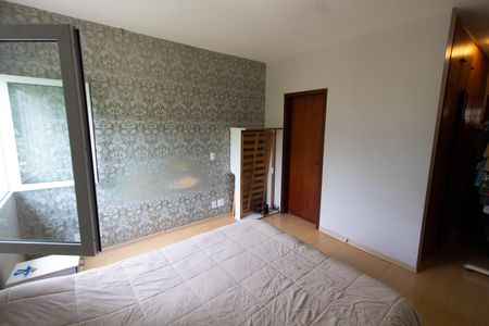 Casa de condomínio à venda com 230m², 3 quartos e 4 vagas Casa de condomínio à venda com 230m², 3 quartos e 4 vagasSuíte