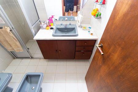 Casa de condomínio à venda com 230m², 3 quartos e 4 vagas Casa de condomínio à venda com 230m², 3 quartos e 4 vagasBanheiro