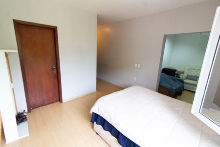 Casa de condomínio à venda com 230m², 3 quartos e 4 vagas Casa de condomínio à venda com 230m², 3 quartos e 4 vagasSuíte