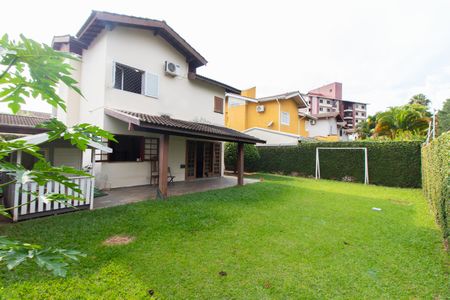 Casa de condomínio à venda com 230m², 3 quartos e 4 vagas Casa de condomínio à venda com 230m², 3 quartos e 4 vagasÁrea Externa