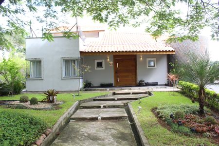 Casa de condomínio para alugar com 1000m², 4 quartos e 6 vagasFachada