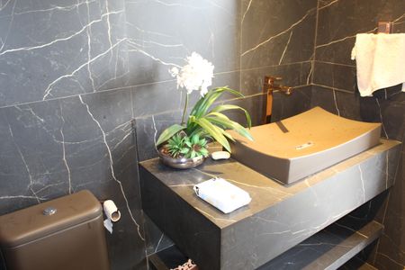 Casa de condomínio para alugar com 1000m², 4 quartos e 6 vagasLavabo