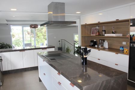 Casa de condomínio para alugar com 1000m², 4 quartos e 6 vagasCozinha