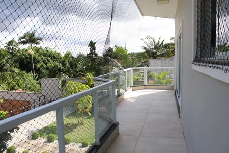 Casa de condomínio para alugar com 1000m², 4 quartos e 6 vagasSacada