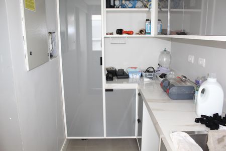 Casa de condomínio para alugar com 1000m², 4 quartos e 6 vagasLavanderia