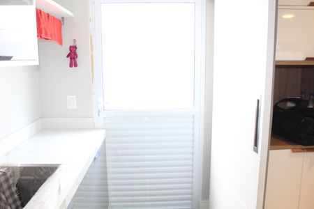 Casa de condomínio para alugar com 1000m², 4 quartos e 6 vagasLavanderia