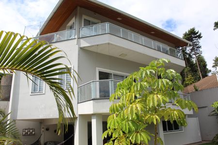 Casa de condomínio para alugar com 1000m², 4 quartos e 6 vagasFachada