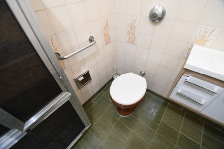 Casa à venda com 253m², 3 quartos e 3 vagasBanheiro 2