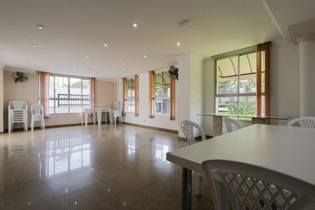 Apartamento à venda com 97m², 3 quartos e 2 vagas Apartamento à venda com 97m², 3 quartos e 2 vagasÁrea comum - Salão de festas