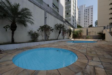 Apartamento à venda com 97m², 3 quartos e 2 vagas Apartamento à venda com 97m², 3 quartos e 2 vagasÁrea comum - Piscina