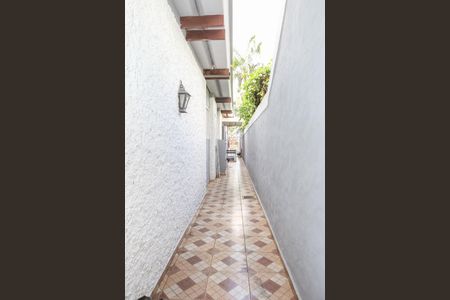 Casa à venda com 342m², 4 quartos e 8 vagasCorredor Externo