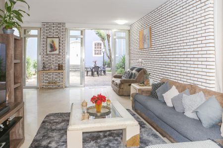 Casa à venda com 342m², 4 quartos e 8 vagasSala