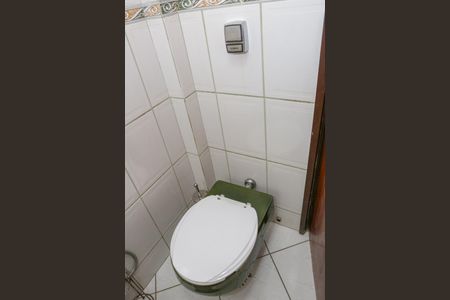 Casa à venda com 342m², 4 quartos e 8 vagasBanheiro Social